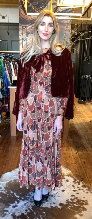 Scalloped motif maxi
