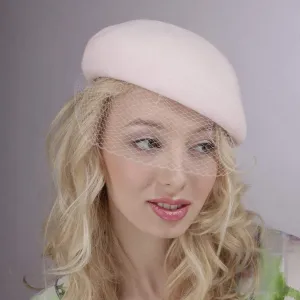 Velour small beret with veil
